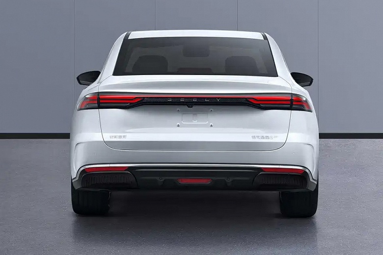 Просторный гибридный седан Geely, потребляющий метанол вместо бензина: рассекречен Geely Galaxy Star 6 с особой гибридной силовой установкой - 2 Просторный гибридный седан Geely, потребляющий метанол вместо бензина: рассекречен Geely Galaxy Star 6 с особой гибридной силовой установкой