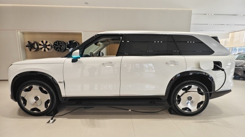 Первый Zeekr с ДВС переманивает поклонников Range Rover и Bentley