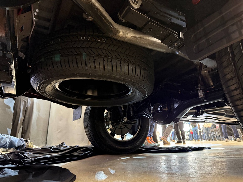 Американский стиль, возможность буксировки прицепов до 3 тонн, розетка 220 В, гарантия 3 года или 150 тыс. км: в России представили Foton Tunland G9 - 4 Американский стиль, возможность буксировки прицепов до 3 тонн, розетка 220 В, гарантия 3 года или 150 тыс. км: в России представили Foton Tunland G9