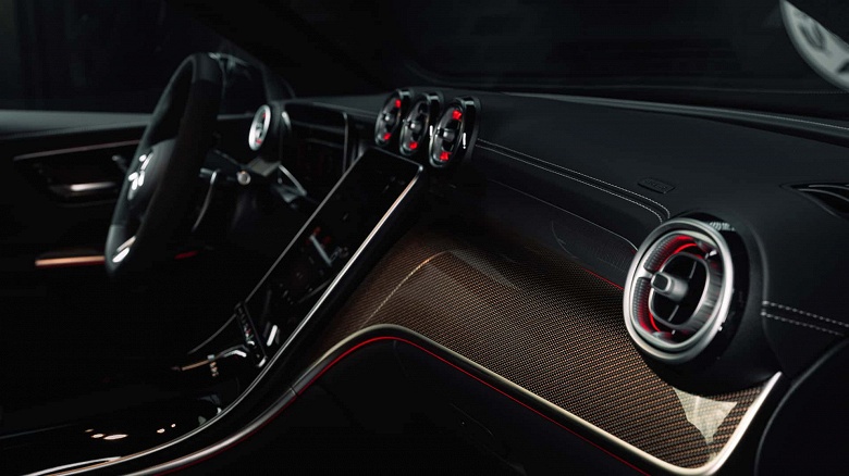 Mercedes-AMG исправляет ошибки: новый кроссовер Mercedes-AMG GLC 53 получил рядную &laquo;шестерку&raquo; вместо пачки сока