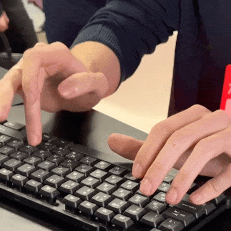 Видеоряд со стендом на конференции.