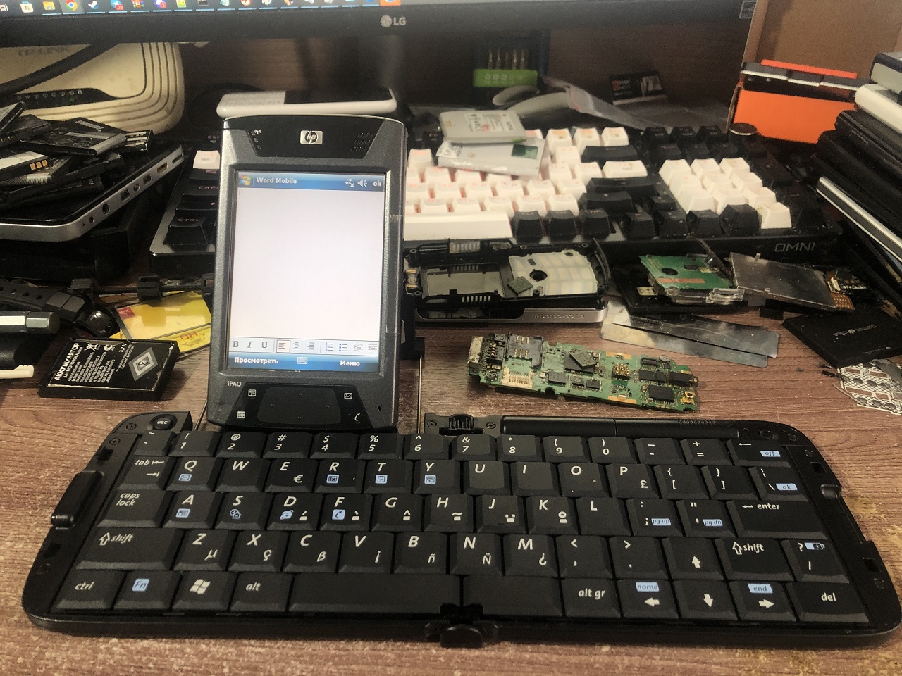 Круто? А ведь так даже код можно было писать и отлаживать прямо на устройстве!