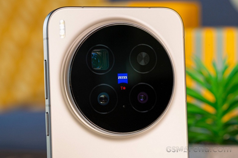 Аккумулятор не менее 7000 мАч и камеры, как у Vivo X300 Pro, только наоборот. Компания готовит ещё один флагман под названием X300 Max - 1 Аккумулятор не менее 7000 мАч и камеры, как у Vivo X300 Pro, только наоборот. Компания готовит ещё один флагман под названием X300 Max