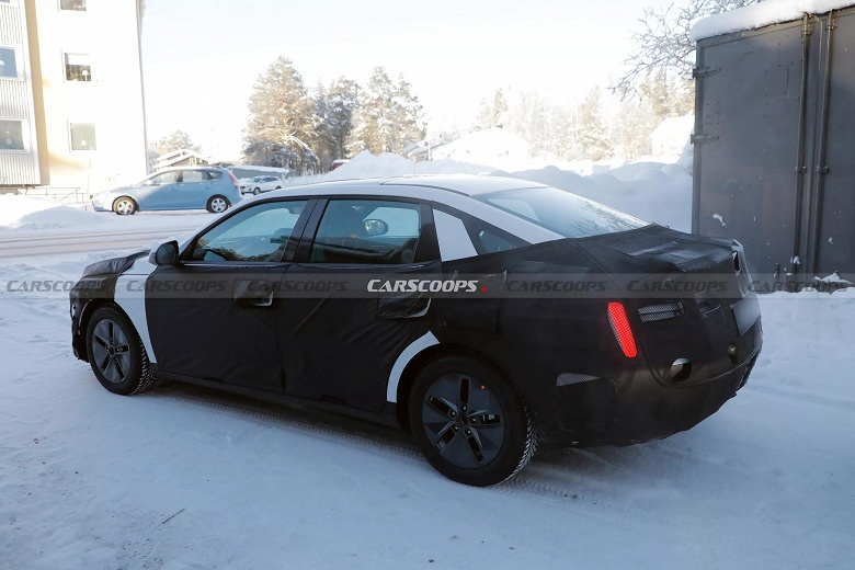 Прототип совершенно новой Hyundai Elantra вышел на испытания — модель будет немного похожа на машины Cadillac - 2 Прототип совершенно новой Hyundai Elantra вышел на испытания — модель будет немного похожа на машины Cadillac