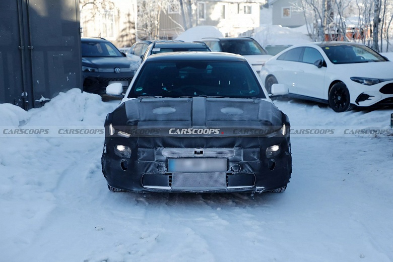 Прототип совершенно новой Hyundai Elantra вышел на испытания — модель будет немного похожа на машины Cadillac - 1 Прототип совершенно новой Hyundai Elantra вышел на испытания — модель будет немного похожа на машины Cadillac