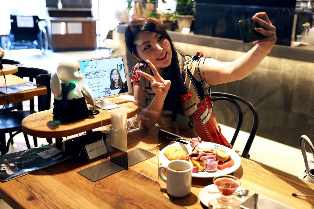 Avatar по-японски: как роботы спасают от одиночества, давая людям работать в кафе - 3