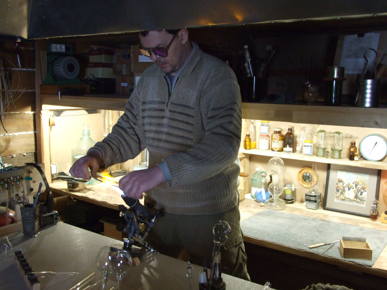 Фото 6.2. Для первых пробных работ взял три трубки со стенкой нормальной толщины, Ø 18 мм, из стекла платиновой, молибденовой и вольфрамовой группы. Сделаем из них несколько стандартных заготовок — пулек, а в процессе оценим температуру и мощность получившегося факела