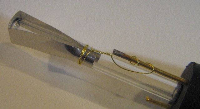 Газоразрядная трубка, превращённая в электронную пушку