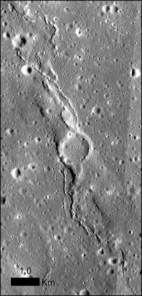 На Луне обнаружена недавняя тектоническая активность - 1 На Луне обнаружена недавняя тектоническая активность