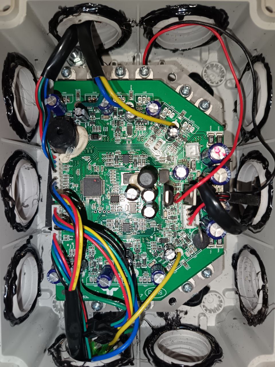 Один из двух контроллеров гироскутера