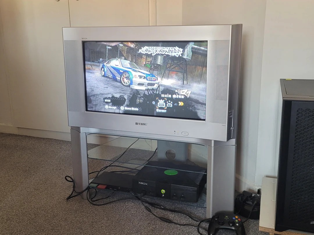 Телевизор Sony с соотношением сторон 16:9. Производился в 2002–2003. Источник.