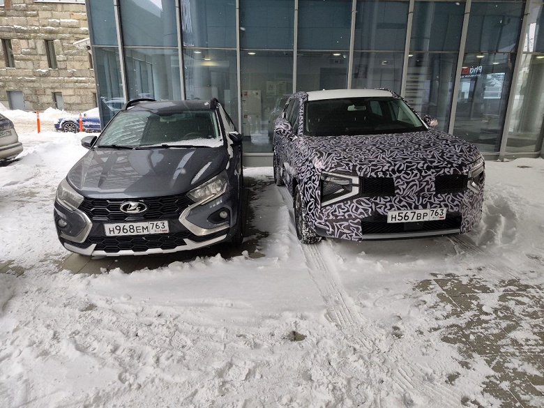 Lada Azimut за считанные месяцы до выхода: базовую версию показали вживую внутри и снаружи