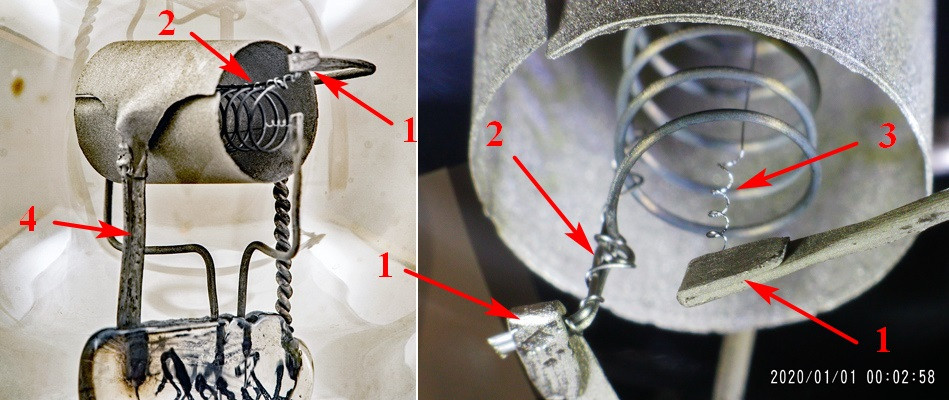 Фото 3.1. Вариант электродной системы классического горизонтального типа, однако: 1 — выводы электродов на траверсы закреплены обжимом; 2 — спираль сетки укреплена собственной траверсой-подвесом, возможно, из другого металла, к которой витки равномерно примотаны тонкой проволочкой; 3 — для компенсации удлинения W при нагреве, на одном из концов нити сделана небольшая пружинка; края цилиндра анода скреплены внахлёст, закреплён этот тяжёлый электрод на траверсе 4 из профилированной уголком полоски. Надо отметить, и необычно высокое положение выводов сетки и её траверсы — к зажимам при монтаже легко подобраться инструментом, короткие жёсткие стойки улучшают вибростойкость