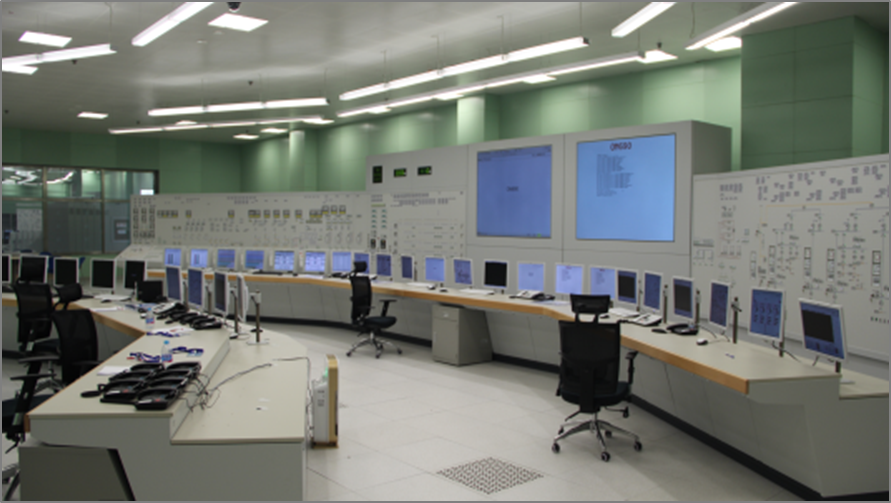 А вот это уже из личного архива. Имитатор блочного пульта управления Тяньваньской АЭС включая все рабочие места операторов. Эти 1,5 месяца командировки разделили мою профессиональную жизнь на «до» и «после». Но об этом в другой раз