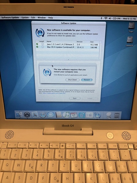 Такое может только Apple: выпущенный 23 года назад Apple iBook G4 до сих пор скачивает обновления с серверов Apple - 1 Такое может только Apple: выпущенный 23 года назад Apple iBook G4 до сих пор скачивает обновления с серверов Apple