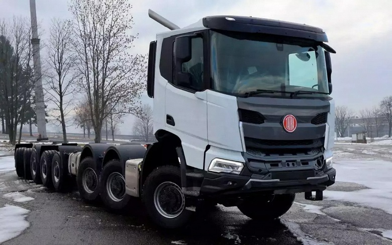 Полный привод, 16 колес, и 10 из них поворотные: чешская Tatra построила уникальный грузовик - 1 Полный привод, 16 колес, и 10 из них поворотные: чешская Tatra построила уникальный грузовик