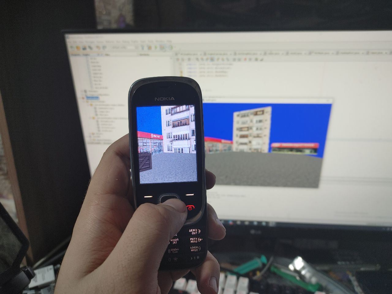 Одна из моих кроссплатформенных 3D-демок. Из одной кодовой базы она прозрачно работала на Android, Windows, Linux, MacOS и Java-телефонах.