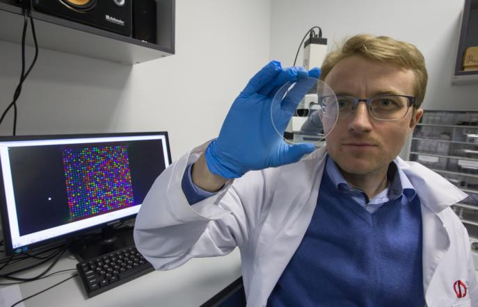 Иван Глебов — руководитель лаборатории лазерного наноструктурирования стекла Российского химико-технологического университета им. Д.И. Менделеева  