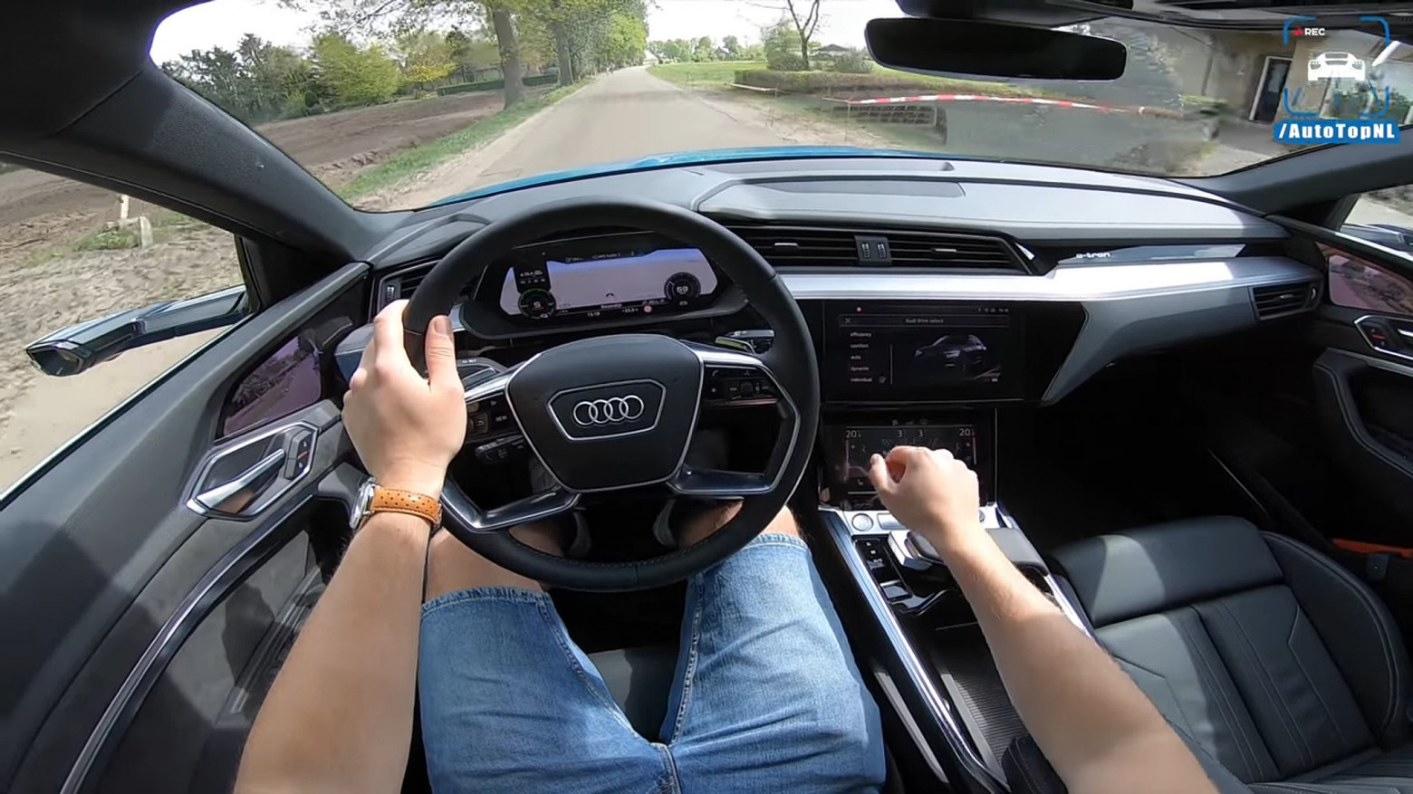 Киберпанк переоценён: почему современные автомобили менее практичные, чем их собратья двадцатилетней давности? - 19 Киберпанк переоценён: почему современные автомобили менее практичные, чем их собратья двадцатилетней давности? - 19