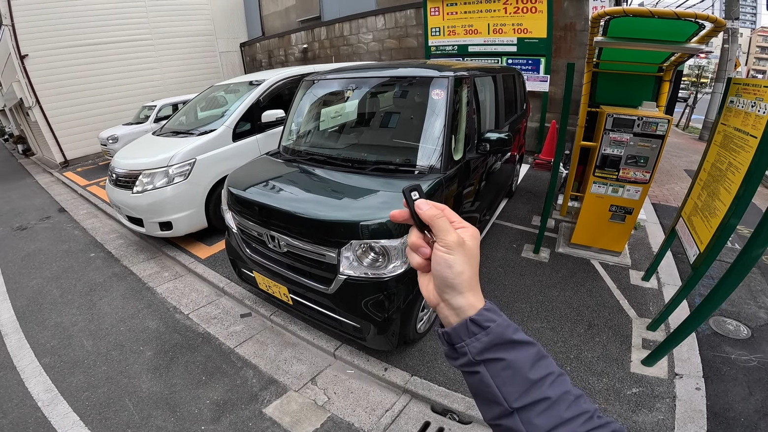 Или же маленькая Honda N Box...