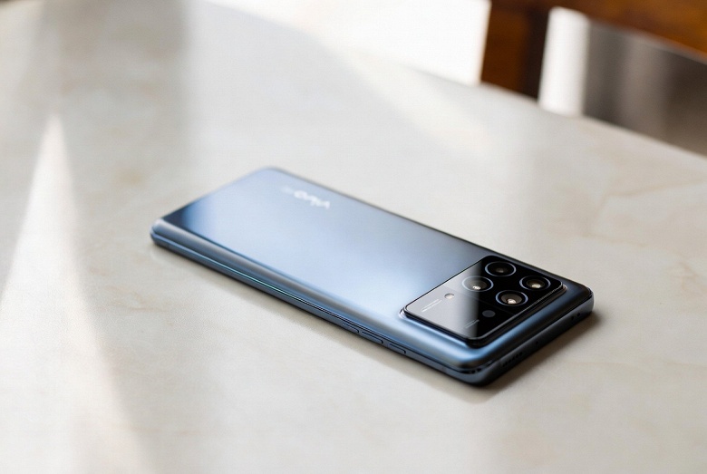 Крупный производитель готовит компактный флагманский смартфон с небольшим экраном и классическим соотношением сторон