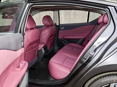 Не Teana, а какой-то Rolls-Royce. В Китае представлен Nissan Teana S380 Master Edition: двухцветный кузов, топовое оснащение и передовые технологии &mdash; 162 тыс. юаней (1,8 млн рублей)