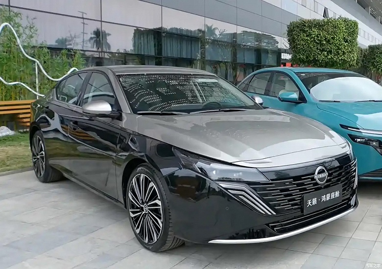 Не Teana, а какой-то Rolls-Royce. В Китае представлен Nissan Teana S380 Master Edition: двухцветный кузов, топовое оснащение и передовые технологии &mdash; 162 тыс. юаней (1,8 млн рублей)