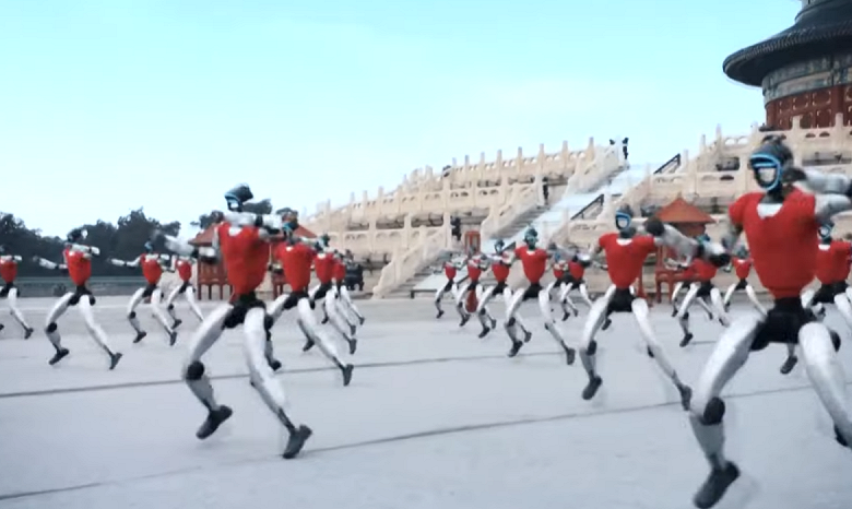 Роботы-гуманоиды показали боевое шоу у Храма Неба в Пекине
