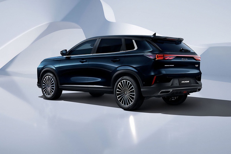 Обновленный 200-сильный кроссовер Dongfeng Huge в Белоруссии на 400 тыс. рублей дешевле &laquo;старого&raquo; Huge, который продается в России