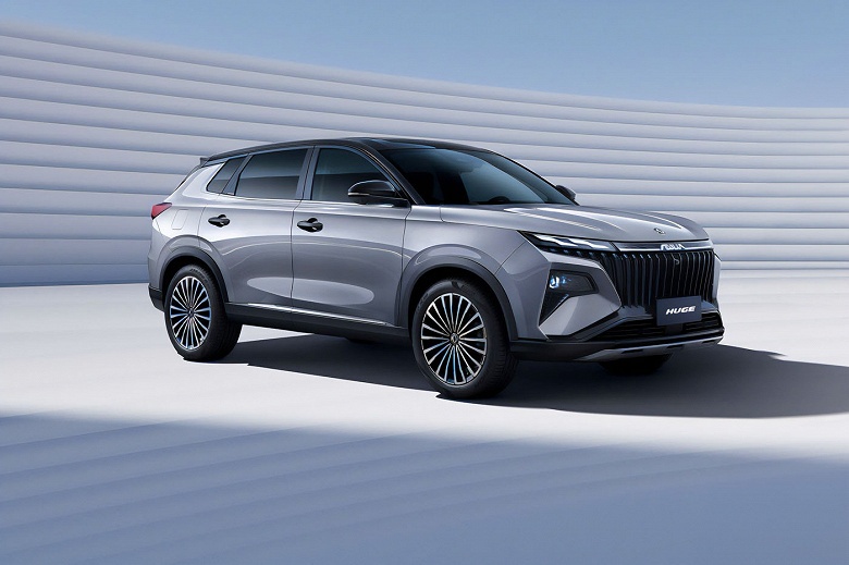 Обновленный 200-сильный кроссовер Dongfeng Huge в Белоруссии на 400 тыс. рублей дешевле &laquo;старого&raquo; Huge, который продается в России