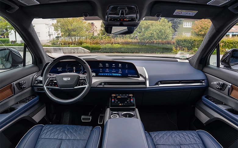 Американский премиум как альтернатива китайскому: «Рольф» привезет в Россию новый Cadillac Vistiq — 624 л.с., 6 мест, звук как в кино и 5-зонный климат-контроль - 3 Американский премиум как альтернатива китайскому: «Рольф» привезет в Россию новый Cadillac Vistiq — 624 л.с., 6 мест, звук как в кино и 5-зонный климат-контроль