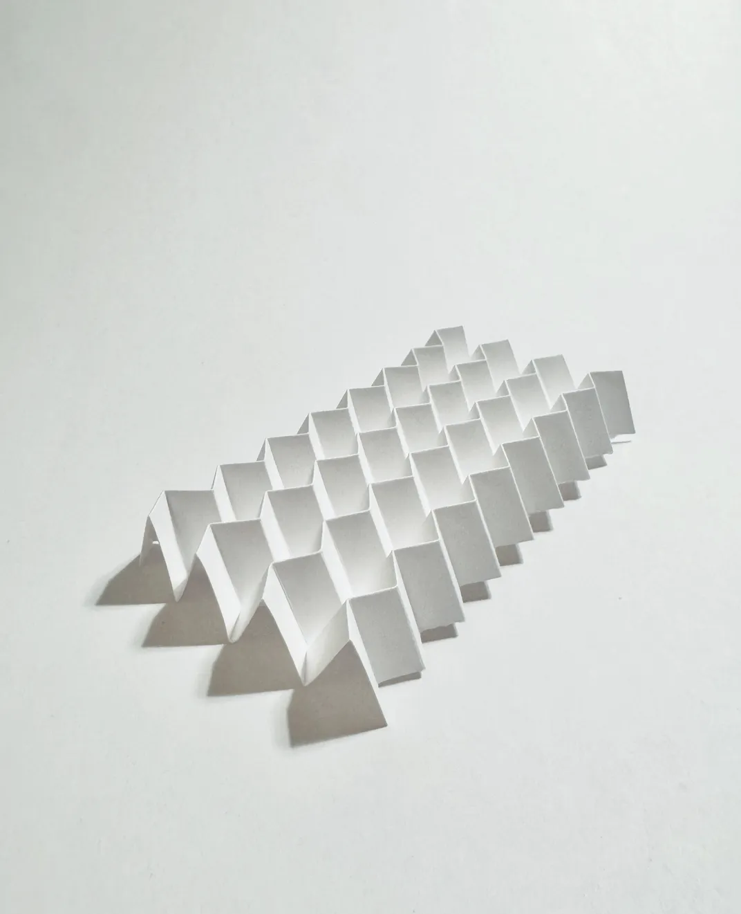 14-летний подросток предложил оригами для создания прочных укрытий - 2 Ву особенно заинтересовала схема Миура-ори, названная в честь её изобретателя, японского астрофизика Корё Миуры