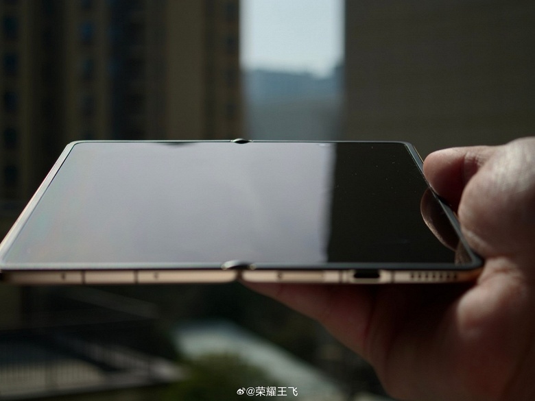 Apple не успела: Honor показала Honor Magic V6 &mdash; первый в классе смартфон без складки на экране