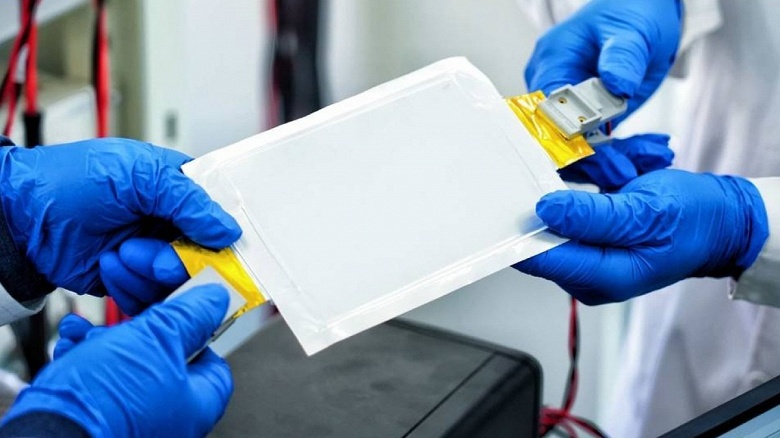 Рекордная плотность энергии 700 Вт&middot;ч/кг. Новая батарея должна удвоить запас хода электромобилей