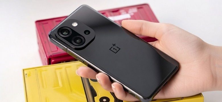 &laquo;Телефон мечты для любителей маленьких экранов&raquo;. OnePlus 15T должен получить Snapdragon 8 Elite Gen 5, аккумулятор на 7500 мА&middot;ч, 120 Вт и камеру с датчиками Sony и Samsung