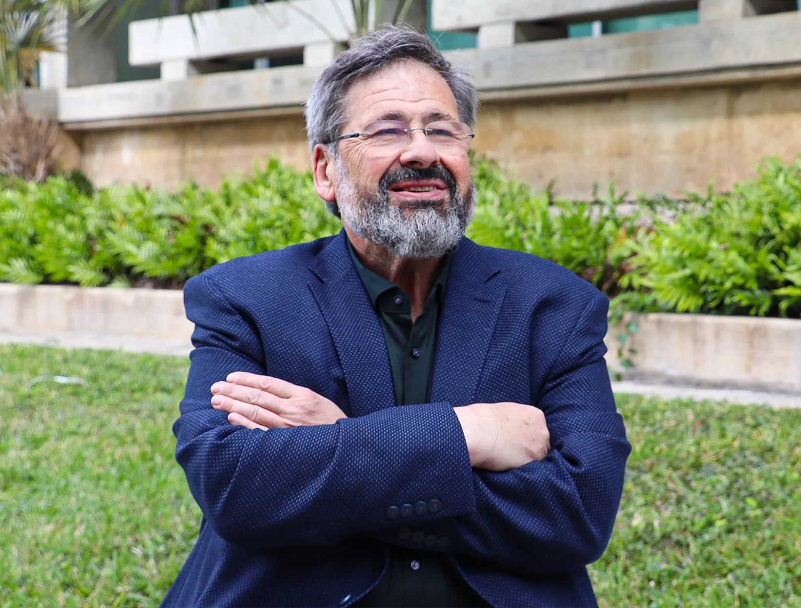 Людмил Кацарков на протяжении десятилетий утверждал, что зеркальная симметрия, амбициозная математическая программа, вдохновлённая физикой, является ключом к решению одной из основных открытых проблем алгебраической геометрии. 