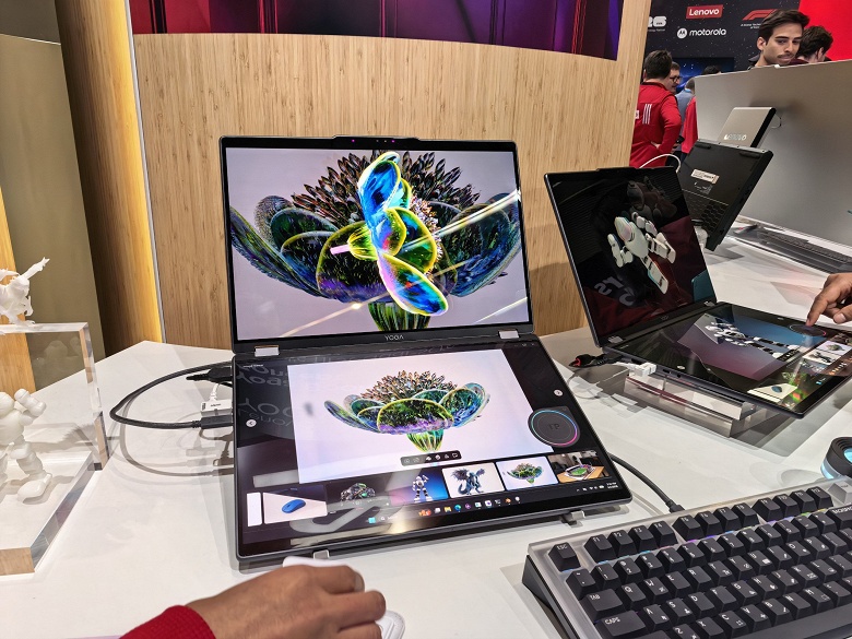Lenovo показала ноутбук Yoga Book Pro 3D с двумя экранами, один из которых &mdash; это безочковый 3D-дисплей
