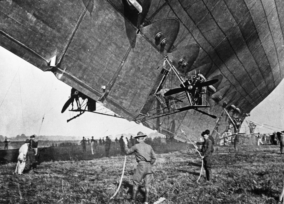 Дирижабль «Roma» вблизи