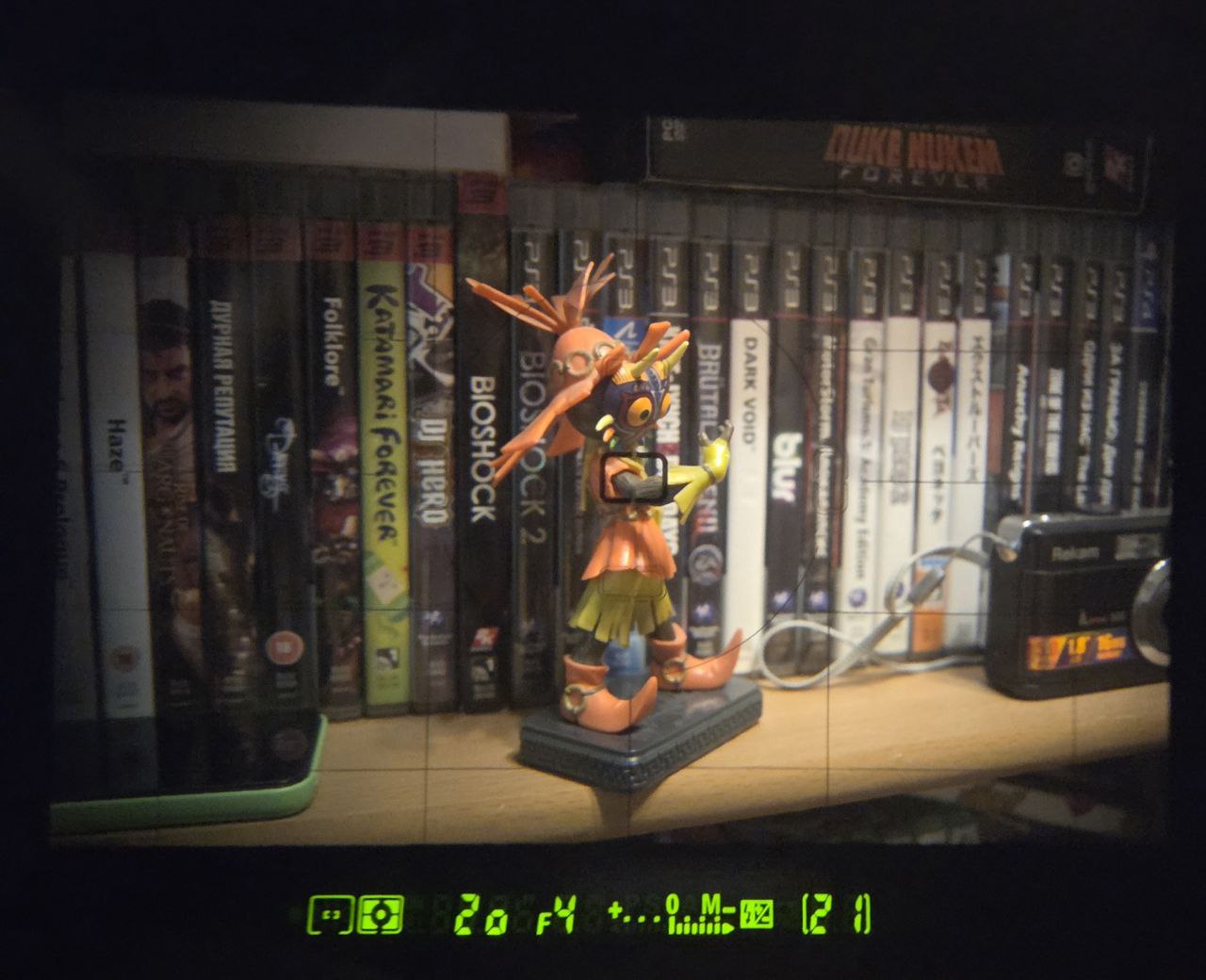 И F80 с тем же объективом и теми же 35мм. Фотками сложно передать, но видоискатель D70 невероятно мелкий!