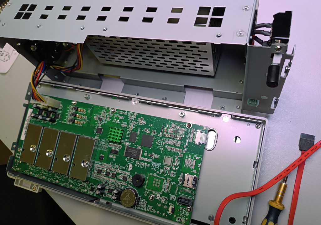 Говорят, проще собрать комп внутри осциллографа, чем осцилл подключить к компу.