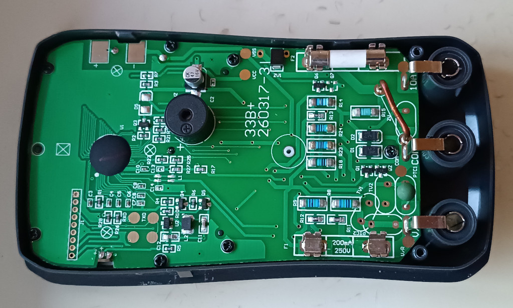 Всё максимально просто, но держался он неплохо. И сейчас держится.