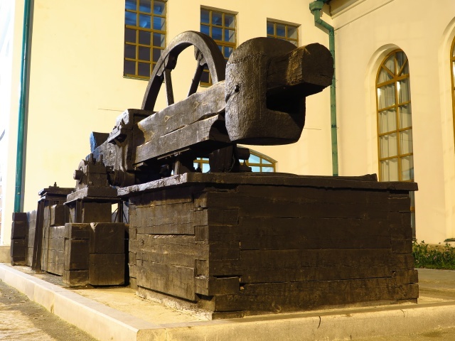 Кричный молот. Музей истории архитектуры и промышленной техники Урала, гор. Екатеринбург