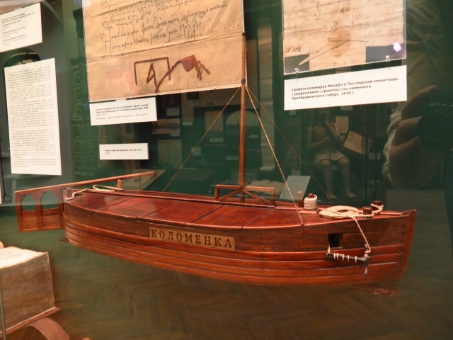 Модель баржи-коломенки, на которой в начале ХХ в. возили соль. Пермский краевой музей