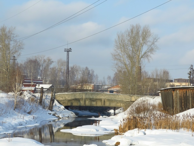 Бетонный мост начала ХХ века до сих пор главная переправа через Билимбаевку