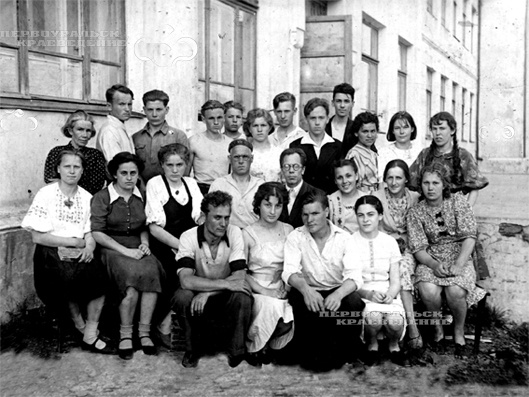 Выпуск Билимбаевской средней школы 1942 года