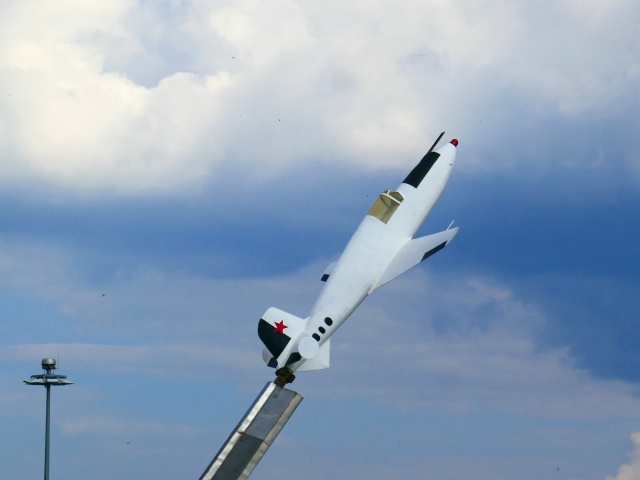 Макет перехватчика БИ в Кольцове перед зданием терминала