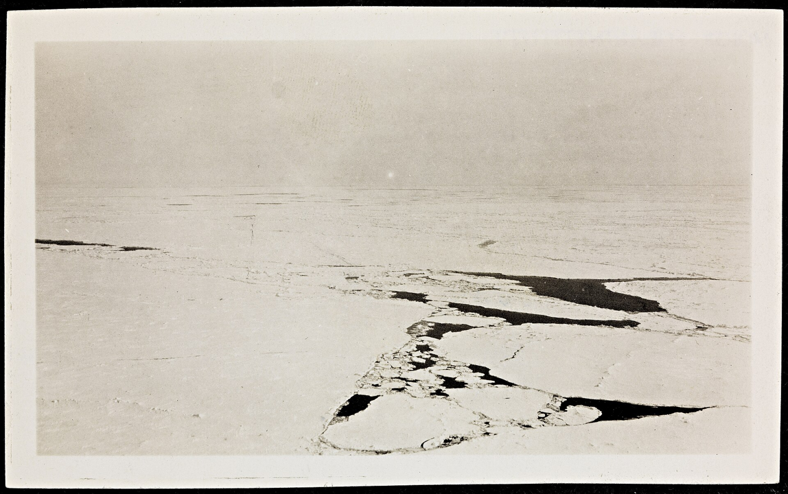 Фото Северного полюса с борта «Норвегии»