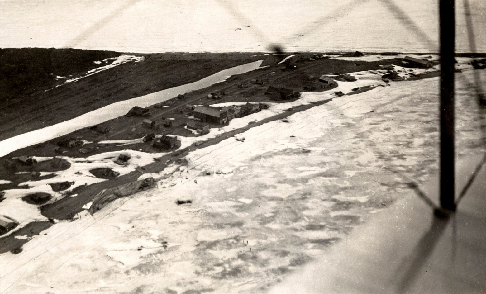 Фото Теллера, сделанное с борта снижающейся «Норвегии»