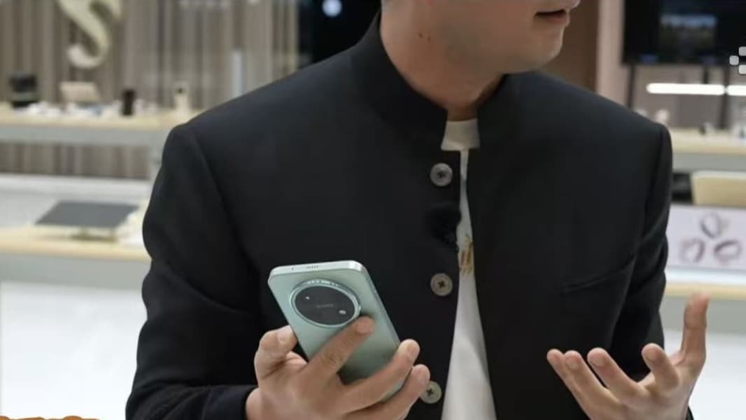 Рекордное время работы, HarmonyOS 6.0 и новая платформа Kirin. Глава Huawei показал вживую смартфон Enjoy 90 Pro Max - 1