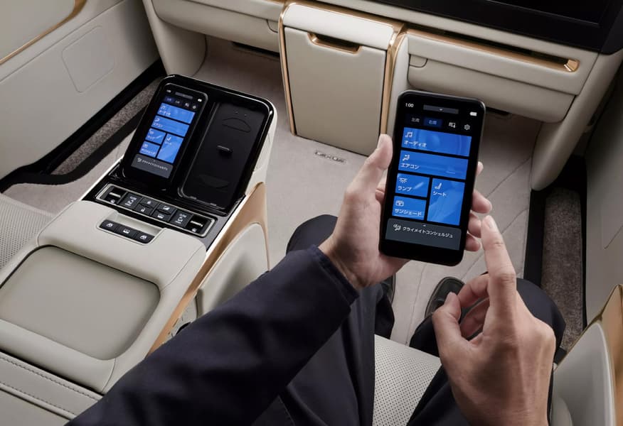 2,4-литровый турбомотор в сочетании с двумя электромоторами, порты USB-C, выдающие 60 Вт мощности, подсветка дверей: представлен Lexus LM 500h 2026 - 5 2,4-литровый турбомотор в сочетании с двумя электромоторами, порты USB-C, выдающие 60 Вт мощности, подсветка дверей: представлен Lexus LM 500h 2026 - 5